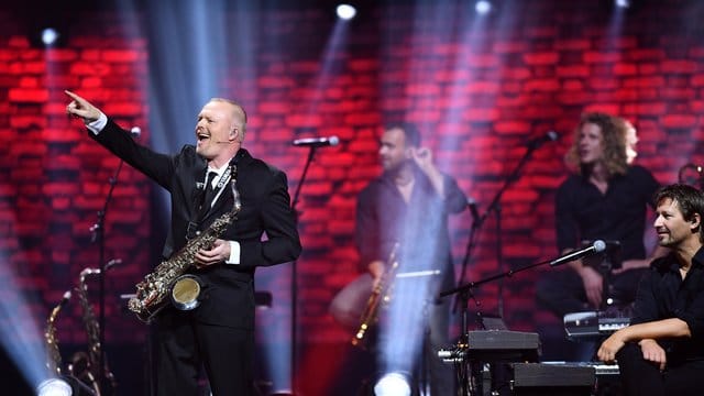 Stefan Raab ist mit Enthusiamsmus dabei.