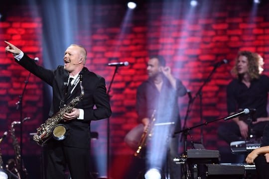 Stefan Raab ist mit Enthusiamsmus dabei.