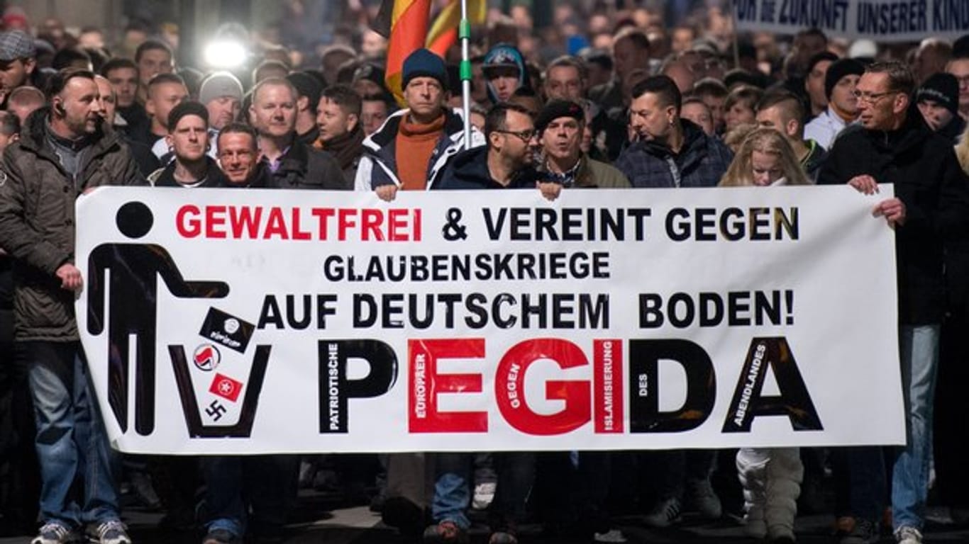 Die ausländer- und islamfeindliche Pegida-Bewegung feiert an diesem Sonntag in Dresden vierjähriges Bestehen.