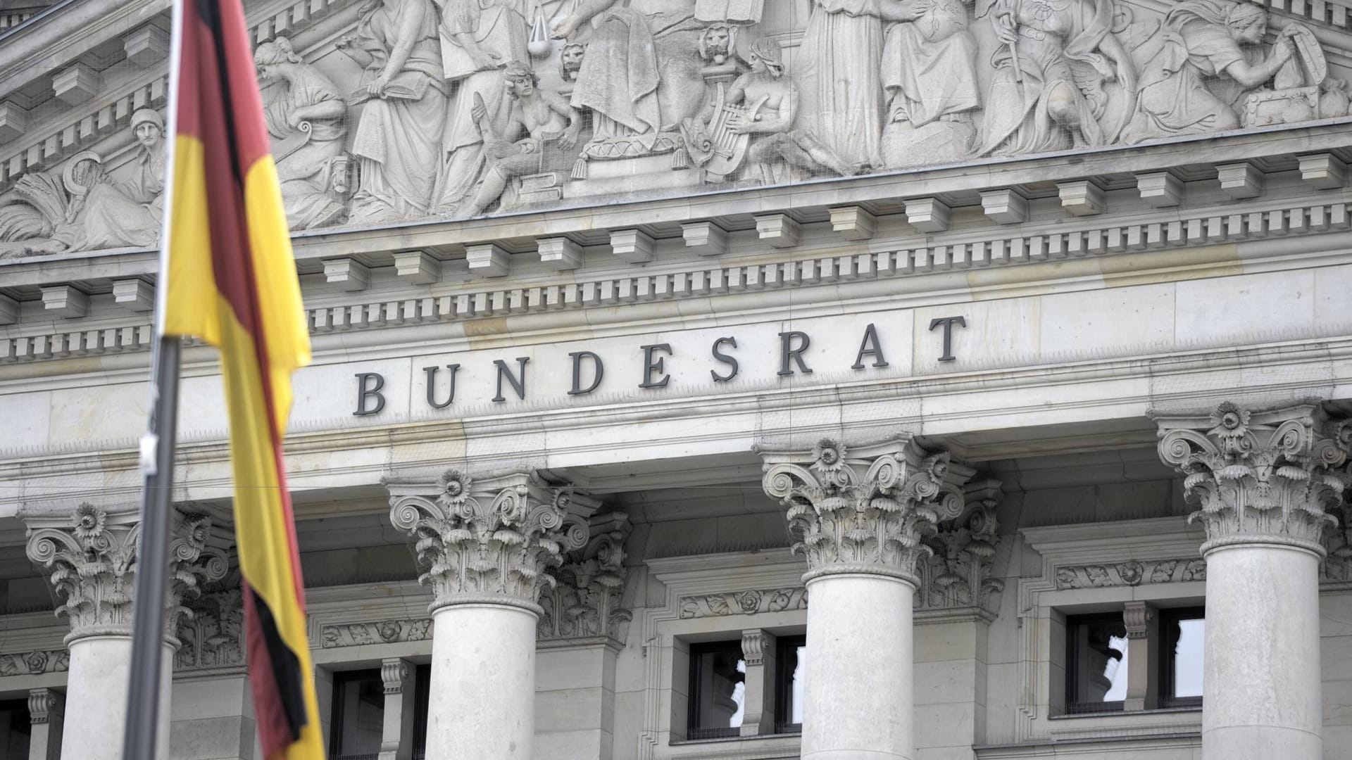 Der deutsche Bundesrat in Berlin: Die Länderkammer hat ein Gesetz entworfen, dass die Verschleierung im Gericht untersagt. Bislang liegt es im Ermessen der einzelnen Richter, ob er das Tragen etwa einer Burka zulässt.