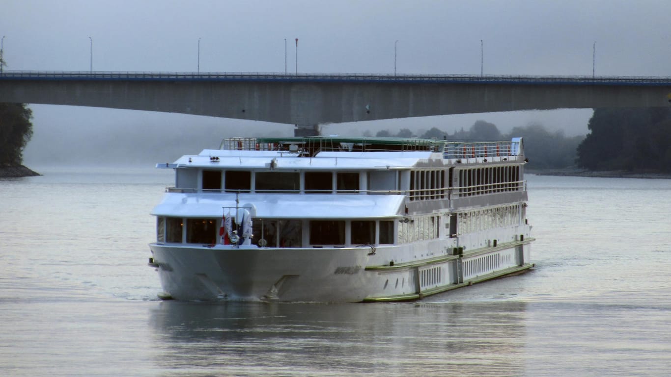 Unterwegs auf der Donau: Wegen niedriger Wasserstände müssen Kreuzfahrten geändert oder abgesagt werden.