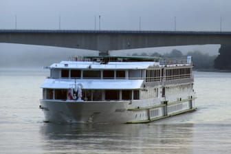 Unterwegs auf der Donau: Wegen niedriger Wasserstände müssen Kreuzfahrten geändert oder abgesagt werden.