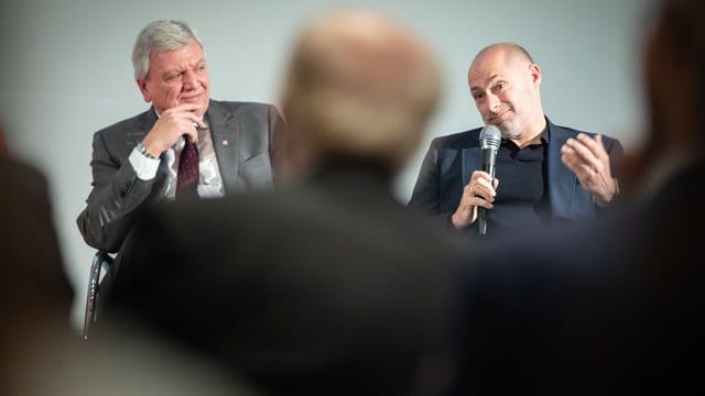 Die Spitzenkandidaten von CDU, Volker Bouffier, und FDP, Rene Rock, liebäugeln mit einer Jamaika-Koalition. Die Spitzenkandidaten von CDU, Volker Bouffier, und FDP, Rene Rock, liebäugeln mit einer Jamaika-Koalition.