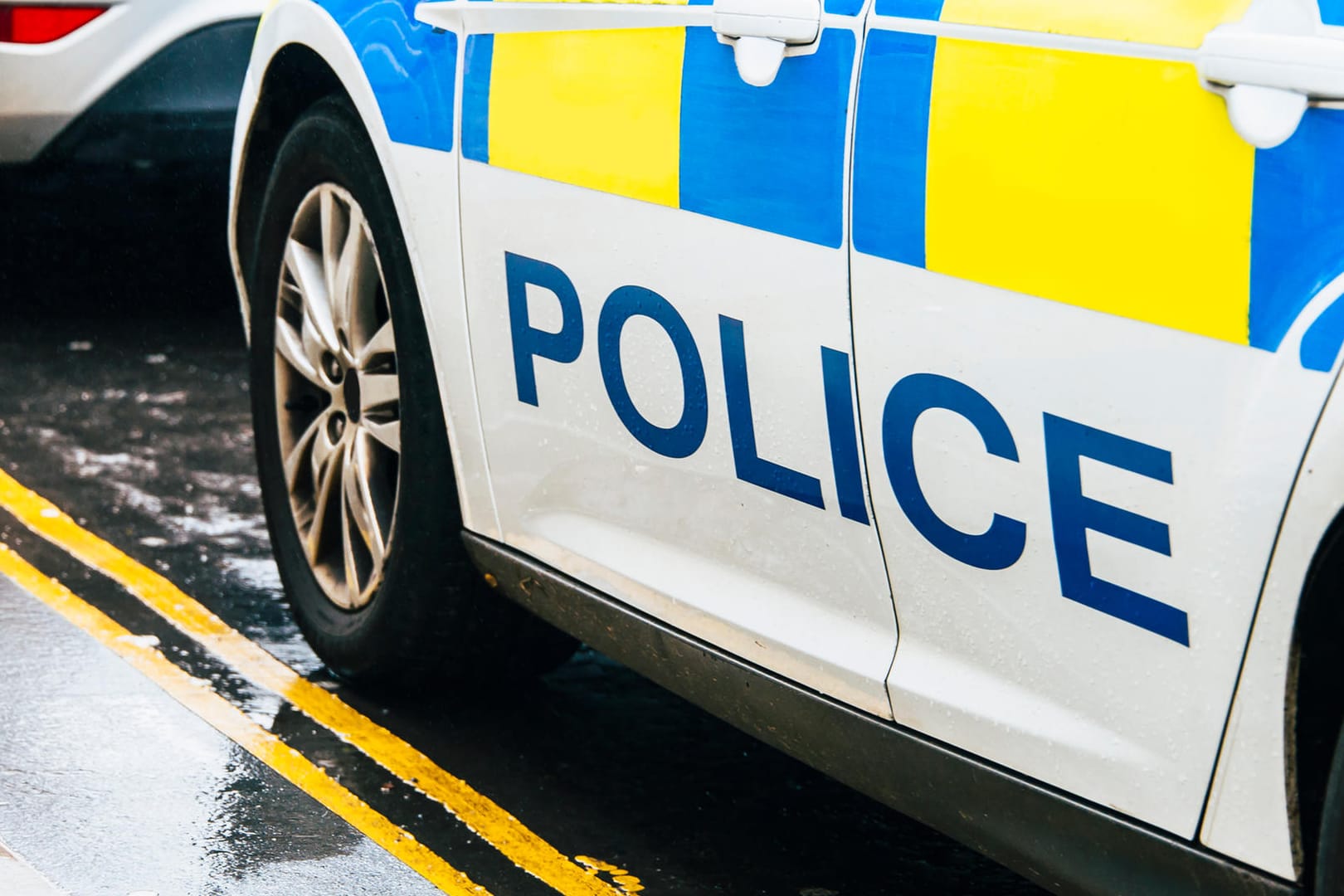 Fahrzeug der britischen Polizei: In Huddersfield soll eine Bande rund ein Dutzend Mädchen immer wieder vergewaltigt haben.