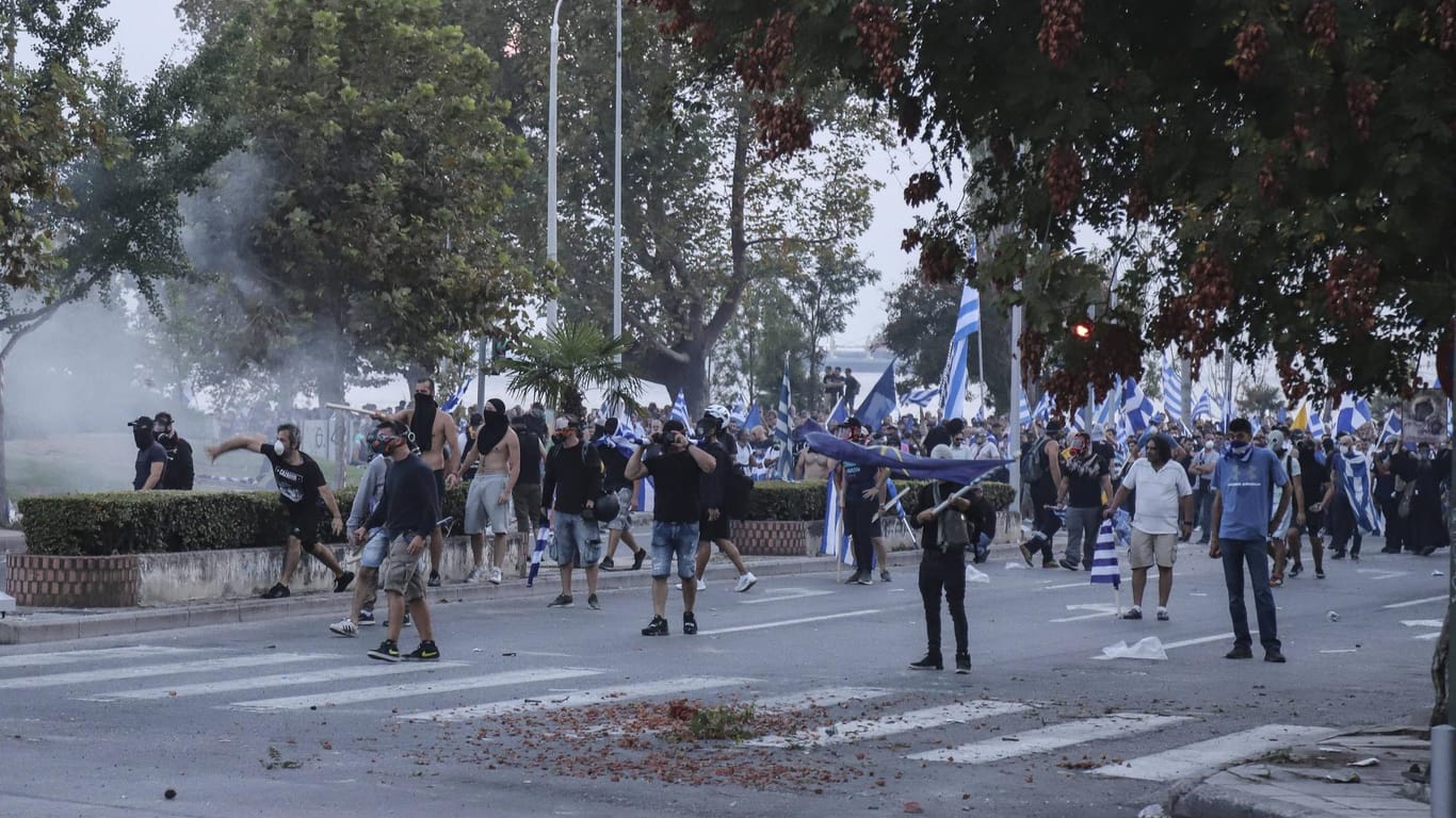 Griechische Demonstranten protestieren gegen den Namensdeal zwischen Mazedonien und ihrer Regierung – doch auch in der Politik sind nicht alle gut auf Nordmazedonien zu sprechen.