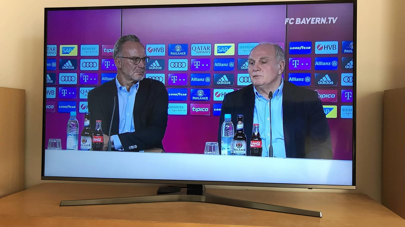 Nur am TV zu sehen: Zur Pressekonferenz der Bayern-Bosse waren keine Fotografen zugelassen.