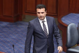 Der mazedonische Regierungschef Zoran Zaev hat mit dem Parlamentsbeschluss die schnelle Aufnahme seines Landes in die Nato ermöglicht und auch den Weg in die EU geöffnet.