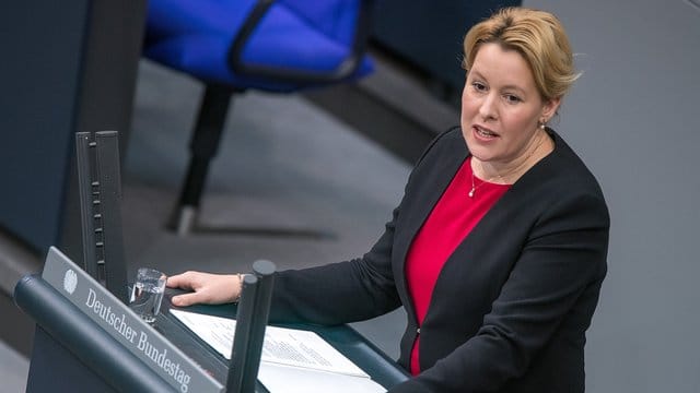 Fordert ihre Partei auf, die große Koalition nicht vorzeitig zu verlassen: Familienministerin Franziska Giffey von der SPD. Fordert ihre Partei auf, die große Koalition nicht vorzeitig zu verlassen: Familienministerin Franziska Giffey von der SPD.