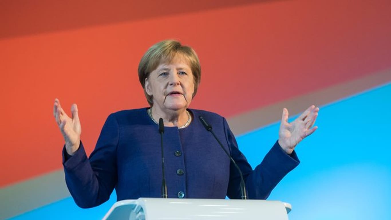 Kanzlerin Merkel spricht beim Landesparteitag der CDU Thüringen in Leinefelde-Worbis.