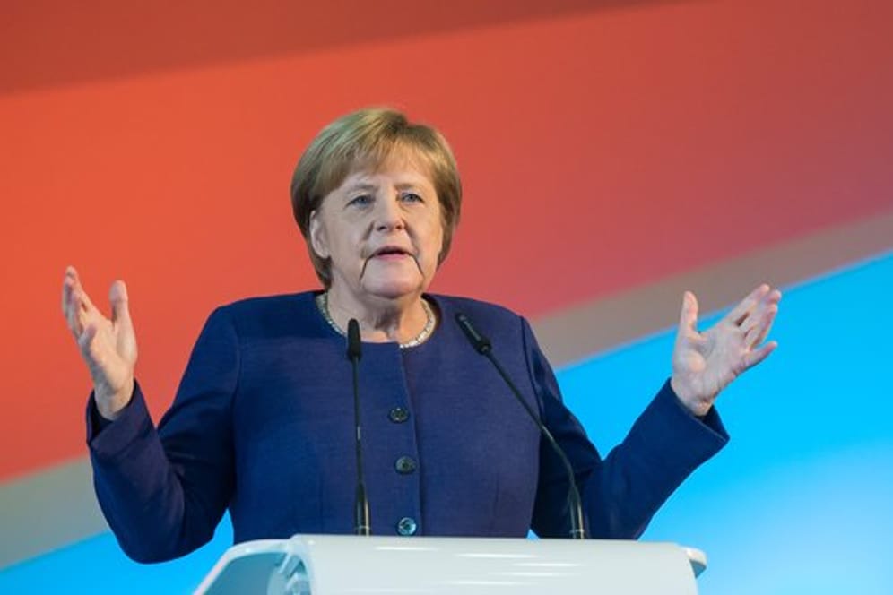 Kanzlerin Merkel spricht beim Landesparteitag der CDU Thüringen in Leinefelde-Worbis.