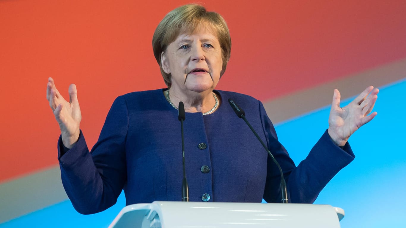 Angela Merkel beim Landesparteitag der CDU Thüringen: Die Kanzlerin fordert das Ende der Debatte über die Flüchtlingspolitik im Jahr 2015.