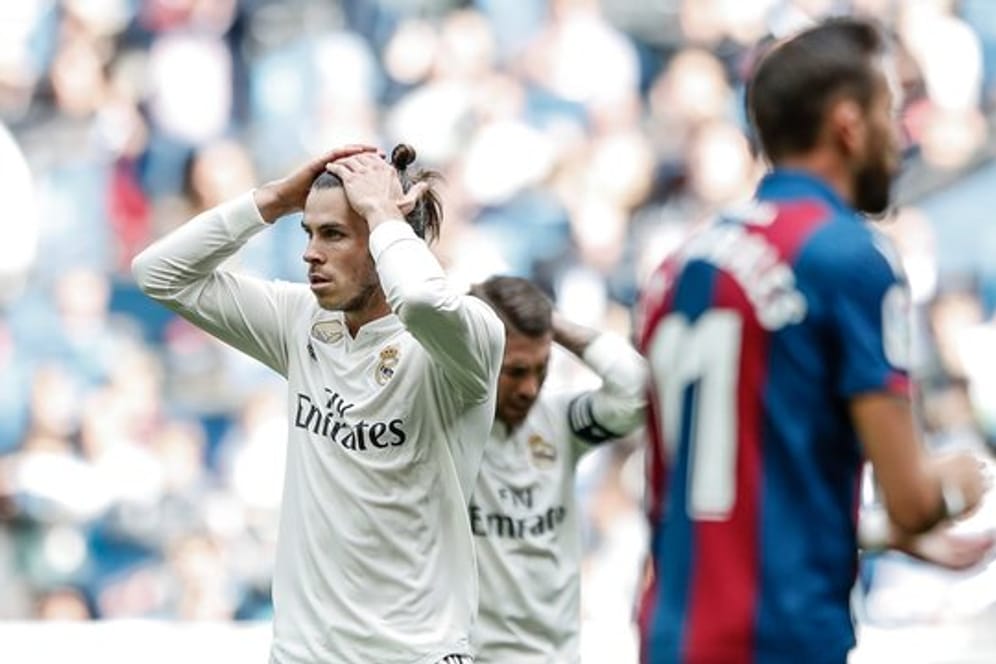 Verzweifelt: Reals Gareth Bale (l) und Sergio Ramos (M).