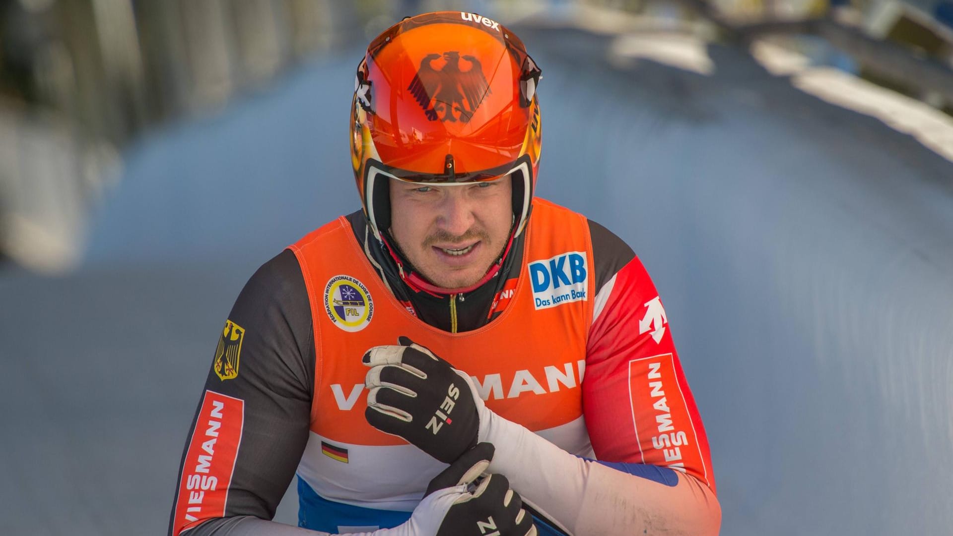 Felix Loch beim Training auf der frisch vereisten Rennschlittenbahn in Oberhof.