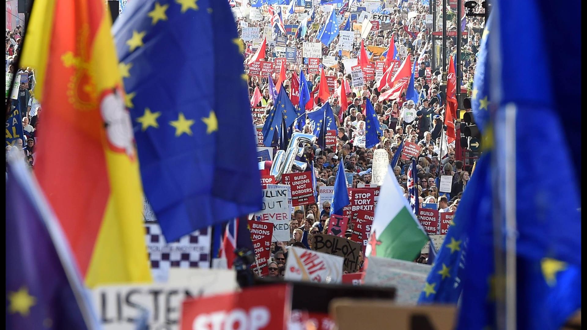 Mega-Demo in London: Wahrscheinlich eine halbe Million Menschen sind gegen den Brexit auf die Straße gegangen.