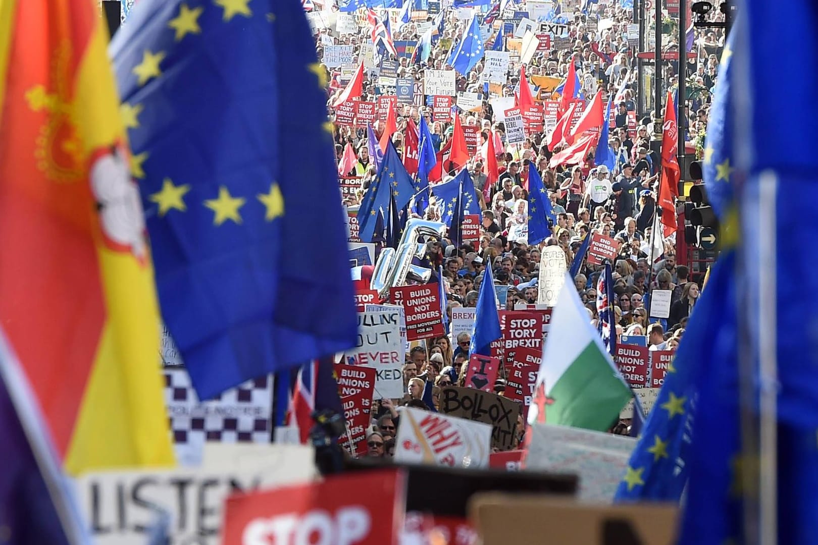 Mega-Demo in London: Wahrscheinlich eine halbe Million Menschen sind gegen den Brexit auf die Straße gegangen.