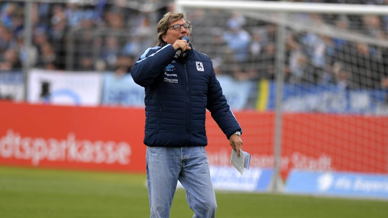 Immer für einen frechen Spruch gut: Stefan Schneider, Stadionsprecher von 1860 München, hier beim Derby gegen die Reserve des FC Bayern im Oktober 2017.