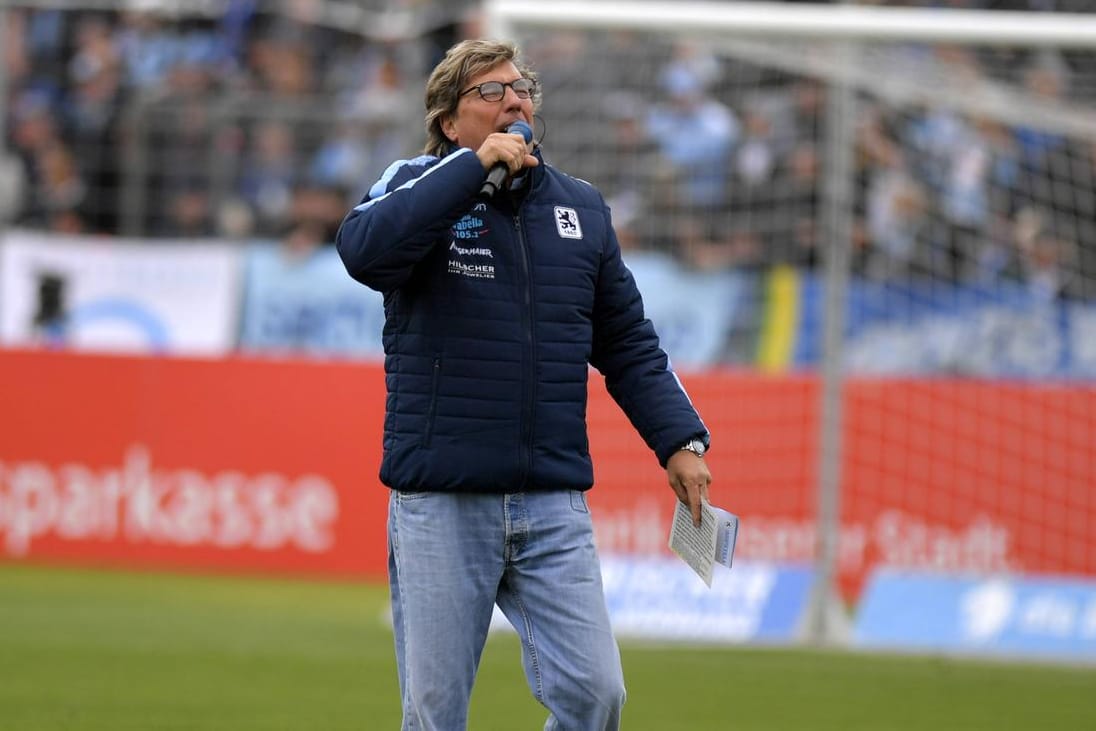 Immer für einen frechen Spruch gut: Stefan Schneider, Stadionsprecher von 1860 München, hier beim Derby gegen die Reserve des FC Bayern im Oktober 2017.