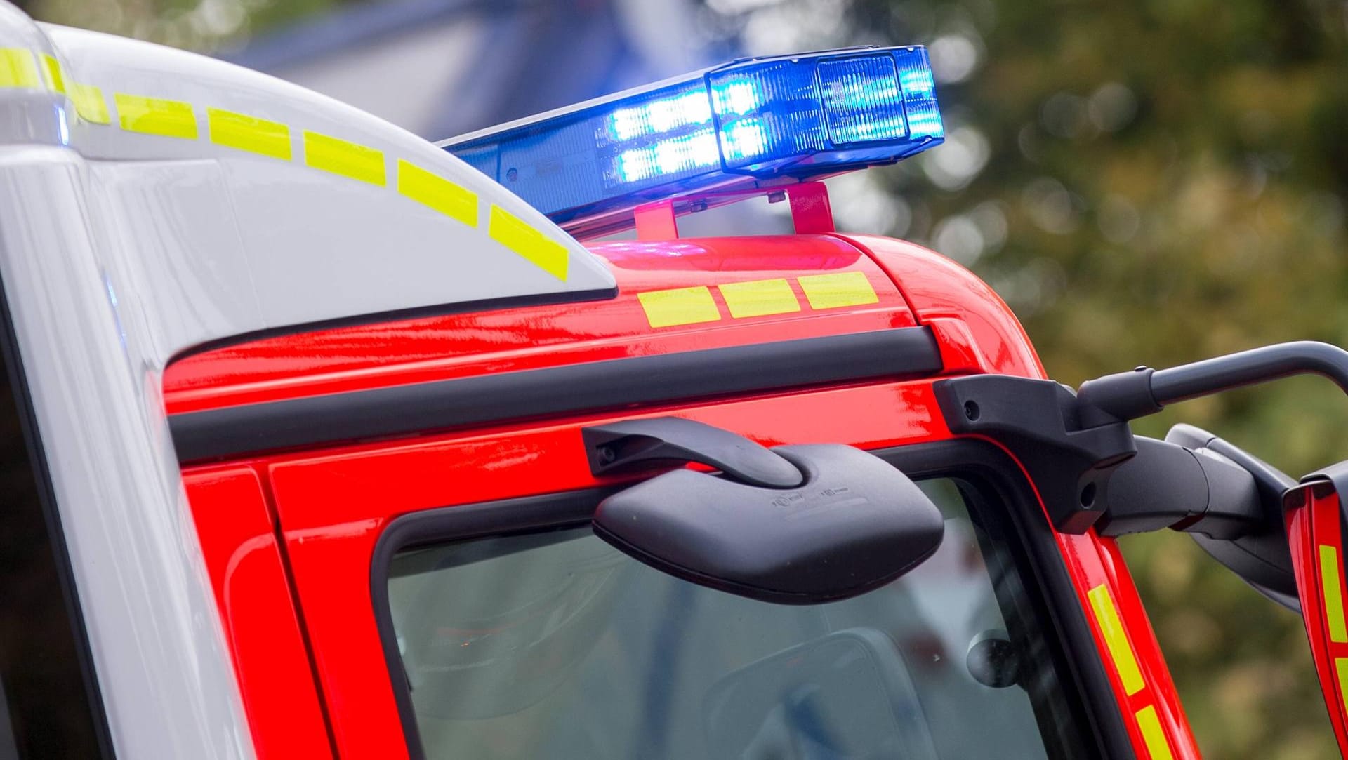 Blaulicht an einem Feuerwehrwagen: Anwohner hatten die Feuerwehr alarmiert. (Symbolbild) Blaulicht an einem Feuerwehrwagen: Anwohner hatten die Feuerwehr alarmiert. (Symbolbild)