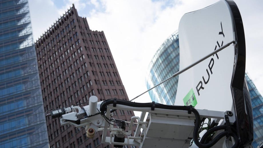 Ein Übertragungswagen des russischen Senders RT Ruptly am Potsdamer Platz.