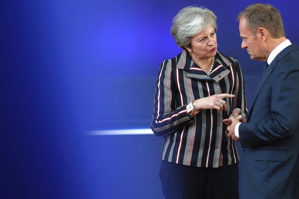 Theresa May, Premierministerin von Großbritannien, spricht mit Donald Tusk, Präsident des Europäischen Rates: Bei den Brexit-Verhandlungen zwischen der EU und Großbritannien ist vor allem bei der Irlandfrage noch keine Einigung in Sicht.