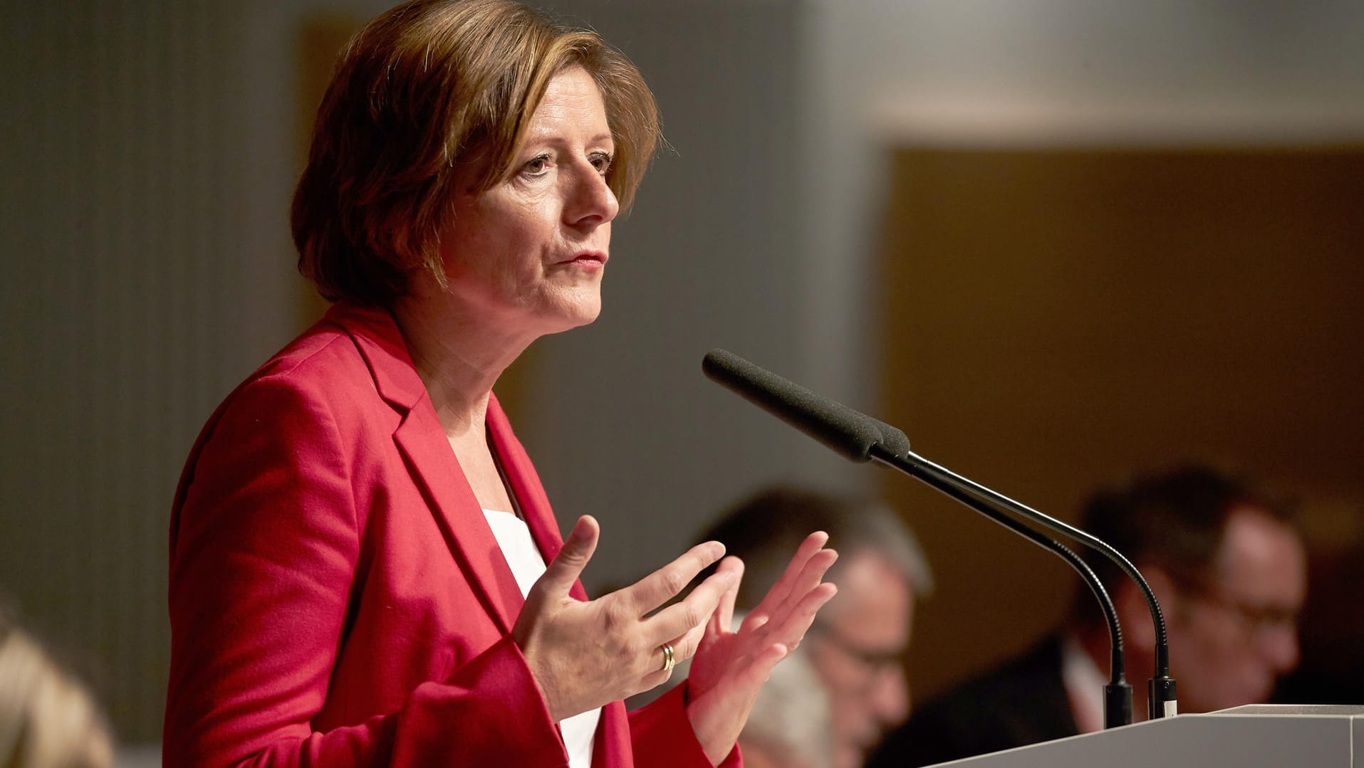 Malu Dreyer (SPD), Ministerpräsidentin Rheinland-Pfalz, spricht bei der Landesvertreterversammlung: Dreyer fordert ein Ende der Streitigkeit in der Großen Koalition. Malu Dreyer (SPD), Ministerpräsidentin Rheinland-Pfalz, spricht bei der Landesvertreterversammlung: Dreyer fordert ein Ende der Streitigkeit in der Großen Koalition.