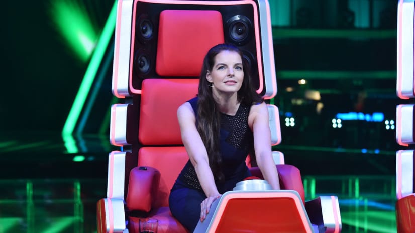 "The Voice of Germany"-Jurorin Yvonne Catterfeld hörte die Ausführungen des Kandidaten zwar nicht, ließ ihn aber auch nicht weiter.