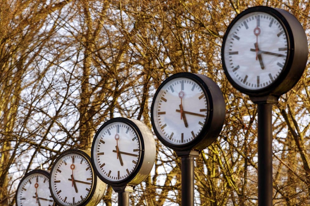 Uhrenpark: An diesem Wochenende müssen die Uhren vielleicht ein letztes Mal zurückgestellt werden.