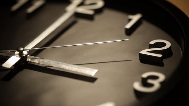 Bei mehr als jedem Vierten geht die Umstellung auf die Winterzeit mit gesundheitlichen Problemen einher, ergab eine Umfrage der Krankenkasse DAK. Bei mehr als jedem Vierten geht die Umstellung auf die Winterzeit mit gesundheitlichen Problemen einher, ergab eine Umfrage der Krankenkasse DAK.