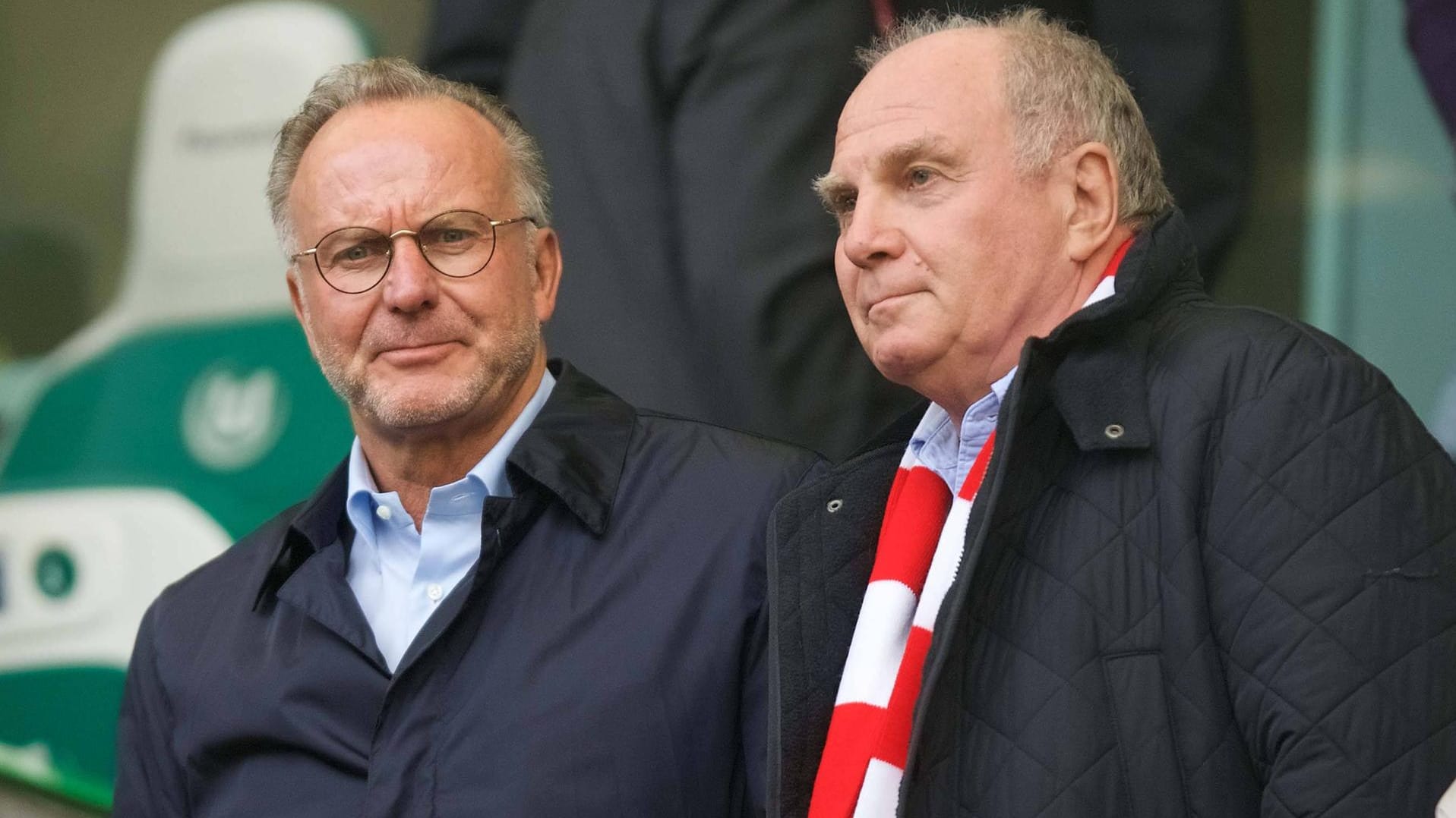 Bayern-Bosse: Karl Heinz Rummenigge (l.) und Uli Hoeneß am Samstag während des 3:1-Sieges in Wolfsburg.