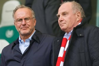 Bayern-Bosse: Karl Heinz Rummenigge (l.) und Uli Hoeneß am Samstag während des 3:1-Sieges in Wolfsburg.