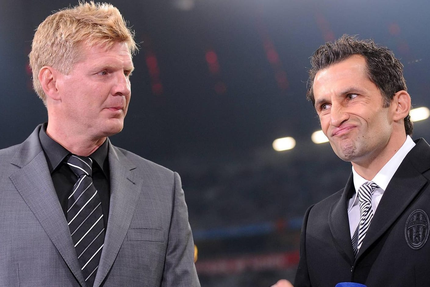 Stefan Effenberg und Hasan Salihamidzic 2009 bei einem gemeinsamen TV-Interview beim Champions-League-Spiel FC Bayern gegen Juventus Turin. Sie kennen sich aus ihrer aktiven Karriere und vielen gemeinsamen Jahren beim deutschen Rekordmeister.