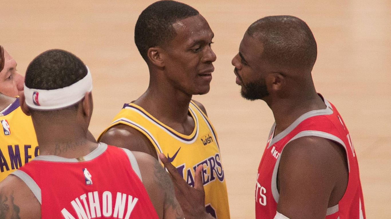 Kurz vor der Auseinandersetzung: Lakers-Guard Rondo (li.) und sein Rockets-Gegenspieler Paul.