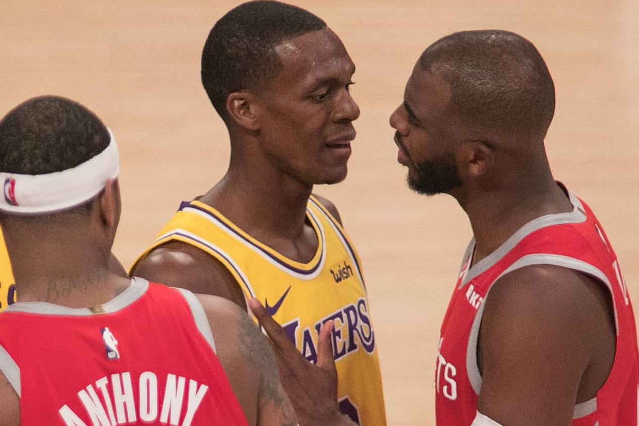 Kurz vor der Auseinandersetzung: Lakers-Guard Rondo (li.) und sein Rockets-Gegenspieler Paul.