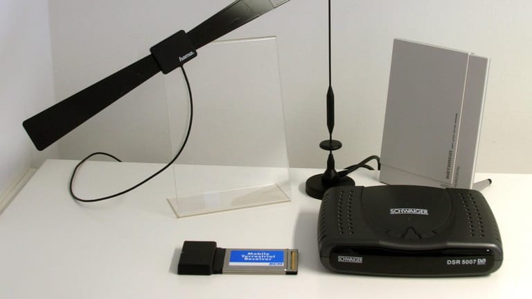 Verschiedene digitale Antennen und Receiver (Symbolbild): Eine ganz normale DVB-T-Antenne kostet um die zehn Euro.