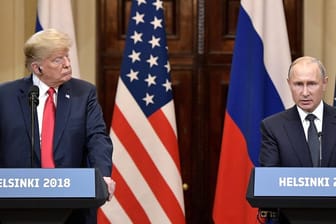 Donald Trump und Wladimir Putin auf einer Pressekonferenz: Im Fall des Streits mit den USA über das INF-Abrüstungsabkommen drohte der Kreml Washington, aber Moskau signalisierte gleichzeitig auch Gesprächsbereitschaft.