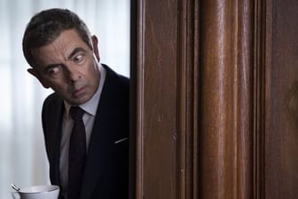 Rowan Atkinson als Johnny English in einer Szene des Films "Johnny English - Man lebt nur dreimal".