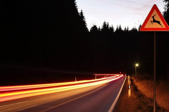 Der Berufsverkehr fällt nach der Zeitumstellung wieder in die Dämmerung.