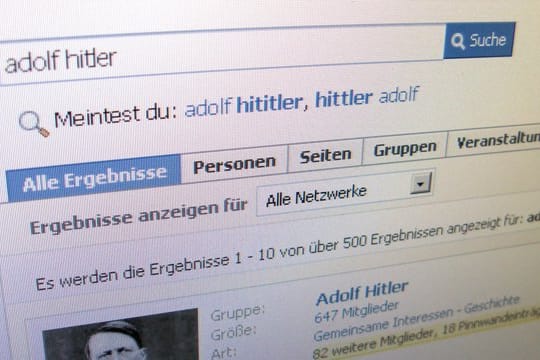 Facebook-Trefferliste bei der Suche nach "Adolf Hitler".