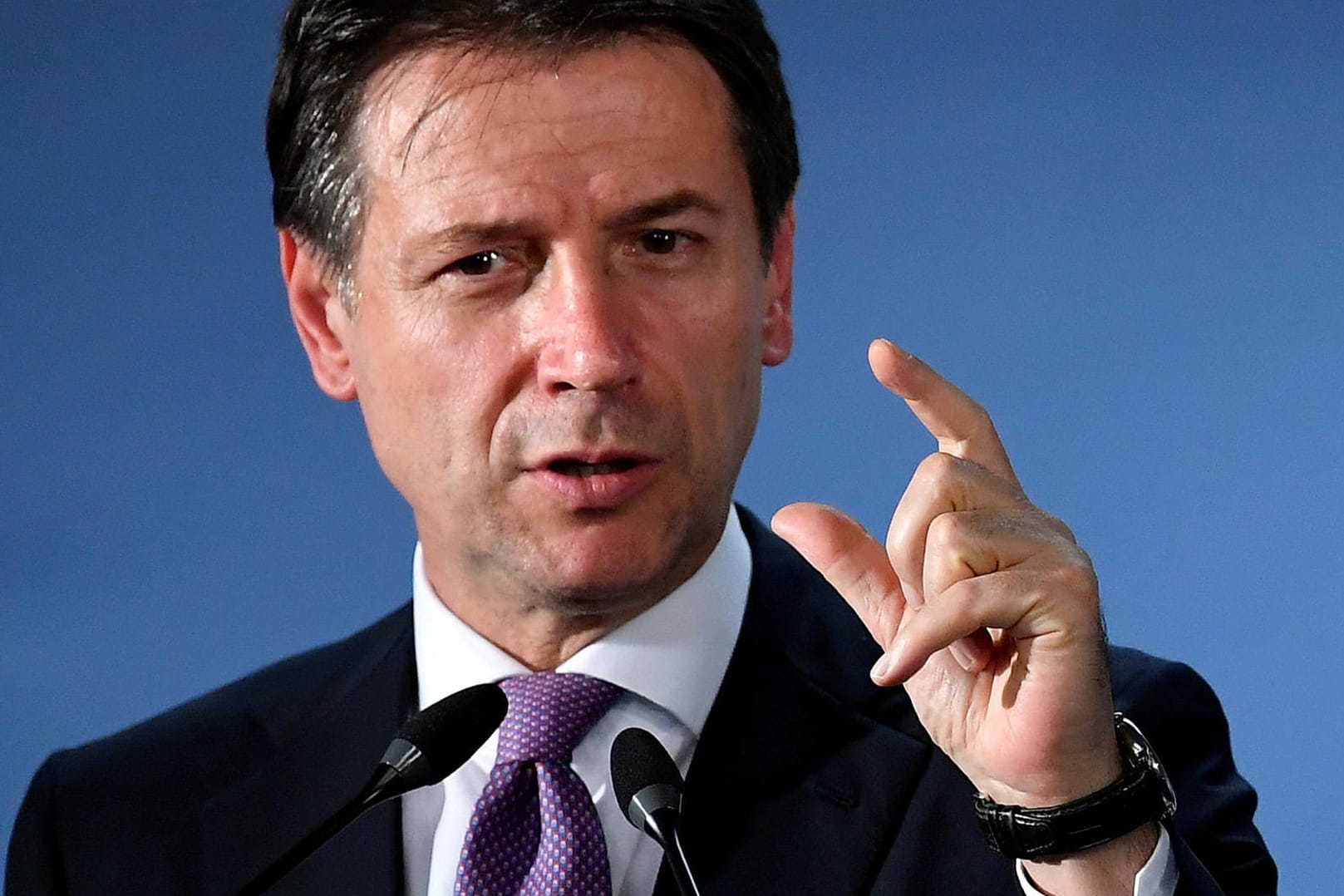 Italiens Regierungschef Giuseppe Conte: Sein Plan peilt ein Defizit von 2,4 Prozent der Wirtschaftsleistung an – deutlich mehr als die von der Vorgängerregierung mit Brüssel vereinbarten 0,8 Prozent.