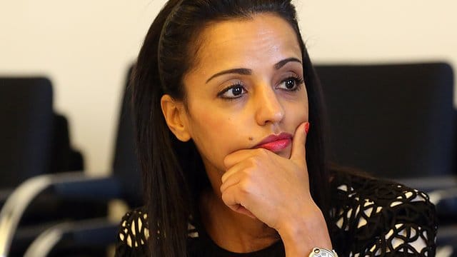 Die Staatssekretärin Sawsan Chebli ist wegen ihrer teuren Uhr in einen Shitstorm geraten. Die Staatssekretärin Sawsan Chebli ist wegen ihrer teuren Uhr in einen Shitstorm geraten.