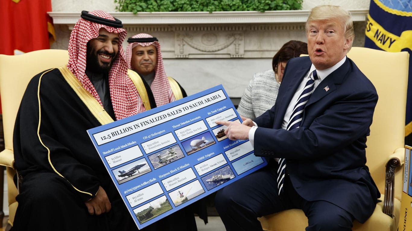 Kronzprinz Bin Salman und US-Präsident Trump preisen einen gemeinsamen Waffendeal.
