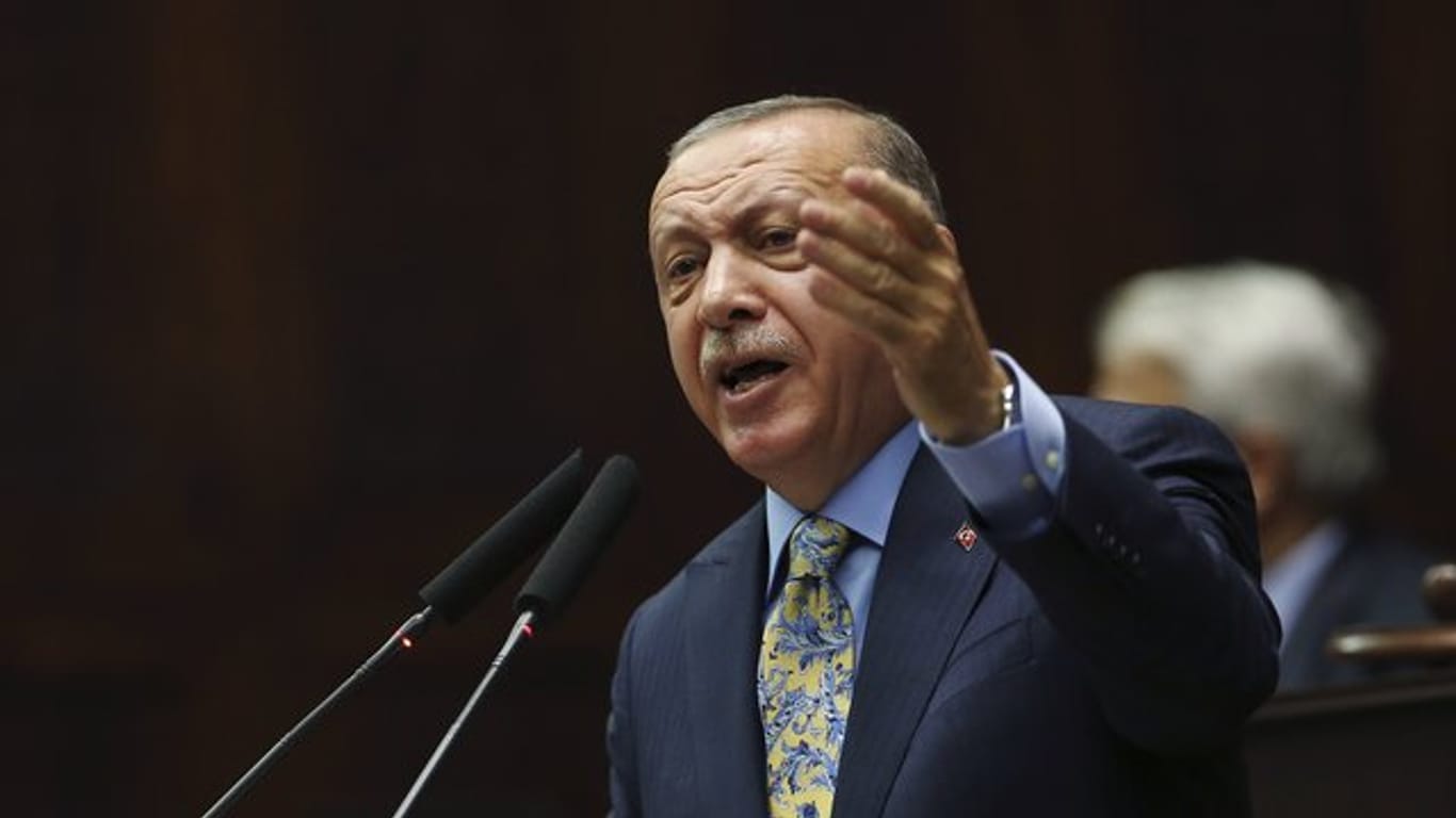 Präsident Erdogan in Ankara bei seiner Rede vor Mitgliedern seiner Partei.