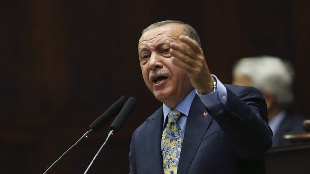 Präsident Erdogan in Ankara bei seiner Rede vor Mitgliedern seiner Partei. Präsident Erdogan in Ankara bei seiner Rede vor Mitgliedern seiner Partei.