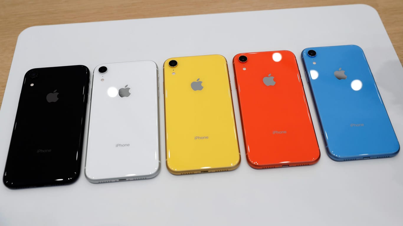 iPhone XR in verschiedenen Farben: Das dritte und letzte der neuen iPhone-Modelle kommt am Freitag, den 26. Oktober in den Handel.
