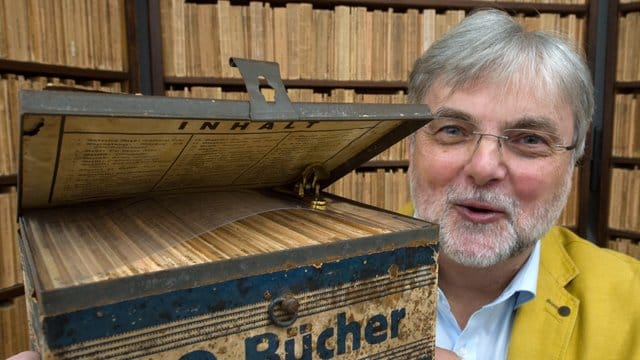 Ein leidenschaftlicher Sammler von Reclam-Heften: Hans-Jochen Marquardt. Ein leidenschaftlicher Sammler von Reclam-Heften: Hans-Jochen Marquardt.