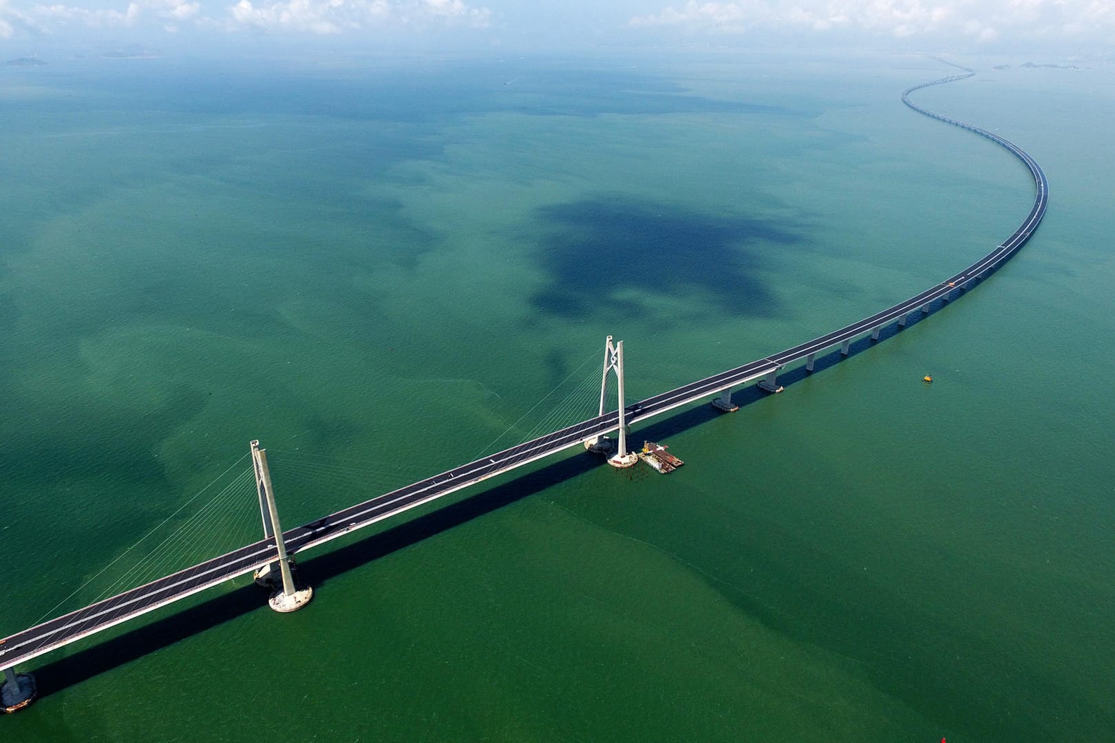 Blick auf die Hongkong-Zhuhai-Macau-Brücke: Mit 55 Kilometern ist sie die weltweit längste Seebrücke.