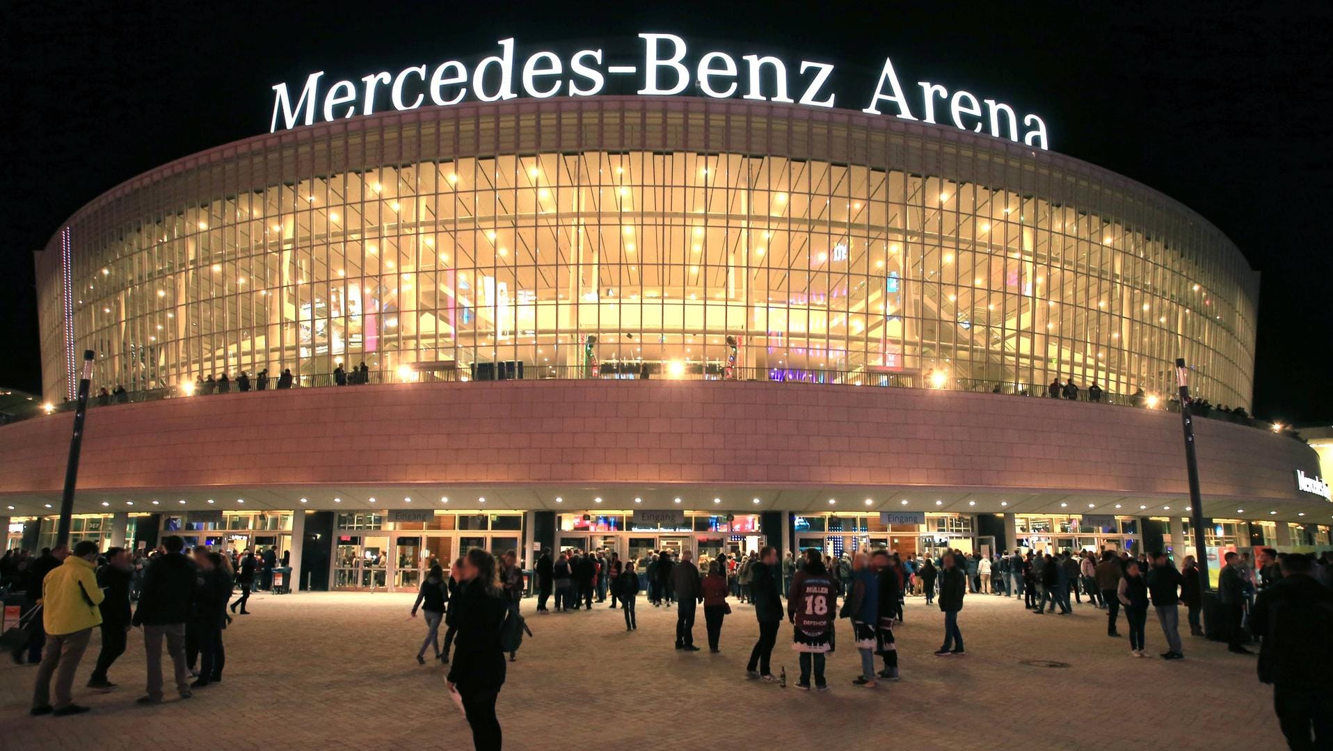 Mercedes-Benz Arena Berlin (14.800 Plätze): Hier finden die Spiele der deutschen Gruppe A statt. Am 10.01. eröffnet Deutschland hier die WM gegen Korea.