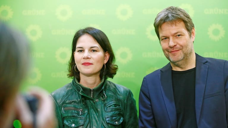 Annalena Baerbock und Robert Habeck: Die Bundesvorsitzenden der Grünen dürften sich über die neuen Umfragewerte freuen – 19 Prozent würden ihre Partei wählen. (Archivbild)