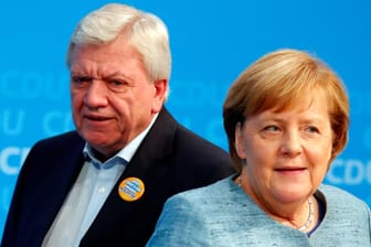Bouffier und Merkel: Er gehört seit einer Weile zu ihren wichtigsten politischen Verbündeten.