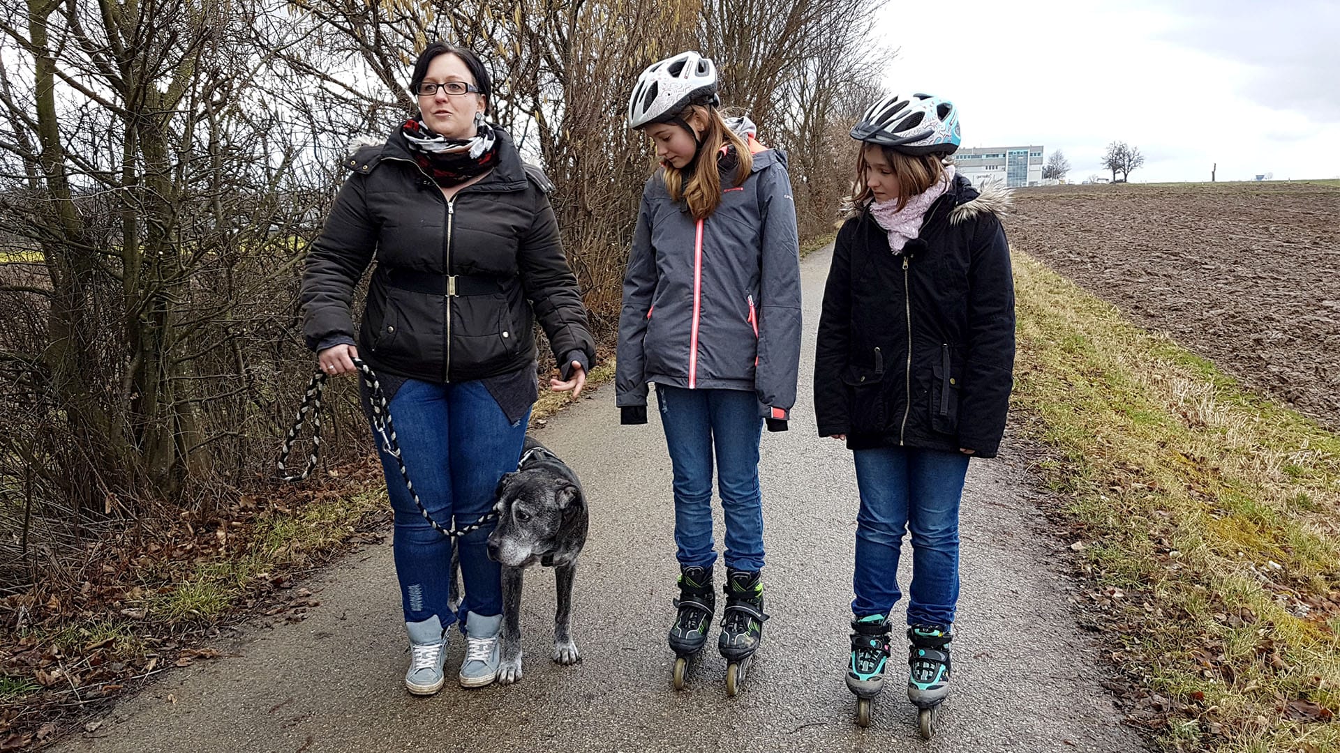 Jenny und ihre beiden Kinder Natalie und Lara: Die Familie lebt in einer Obdachlosenunterkunft.